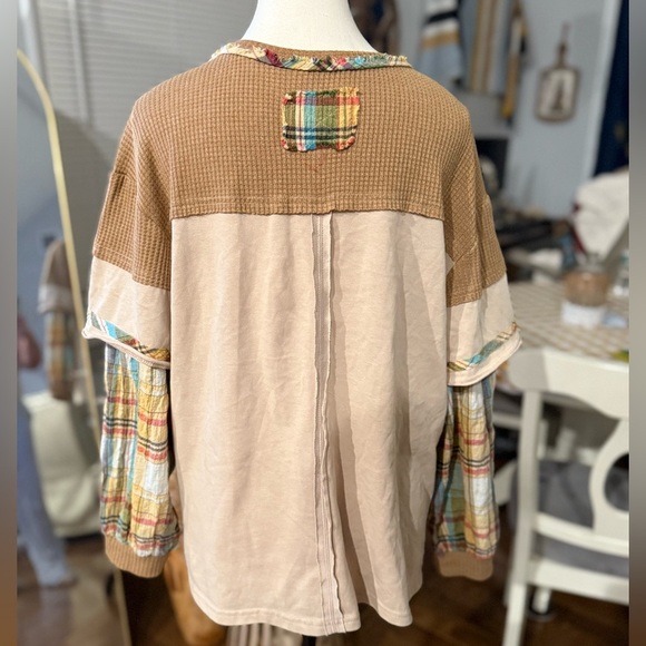 Easel Textured Knit Top in Tan - Picture 4 of 7